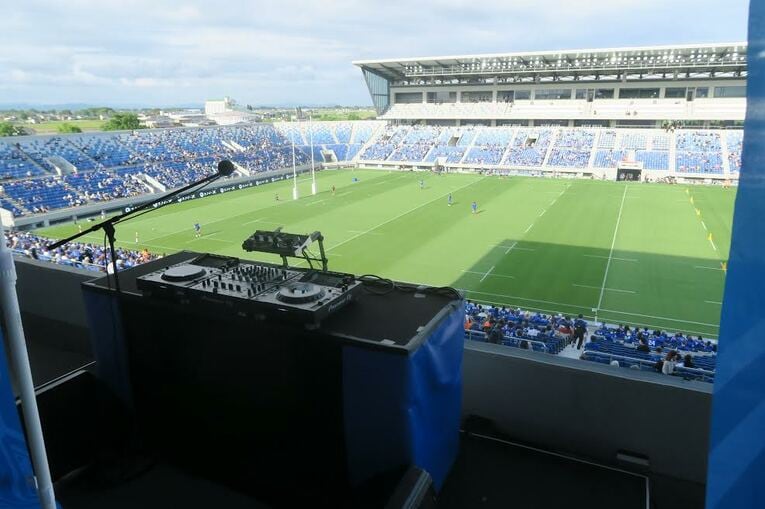 埼玉ワイルドナイツのホームゲームでセットされたDJブース　©︎Tetsuya Urabe