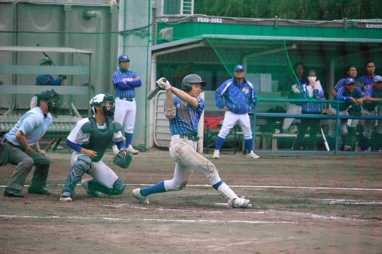 力強いスイングを見せる李 ©Yu Takagi