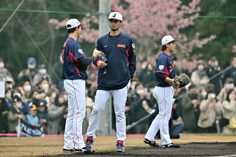 ダルビッシュと湯浅の「握り方コミュニケーション」（9枚中の2枚目）　©Hideki Sugiyama