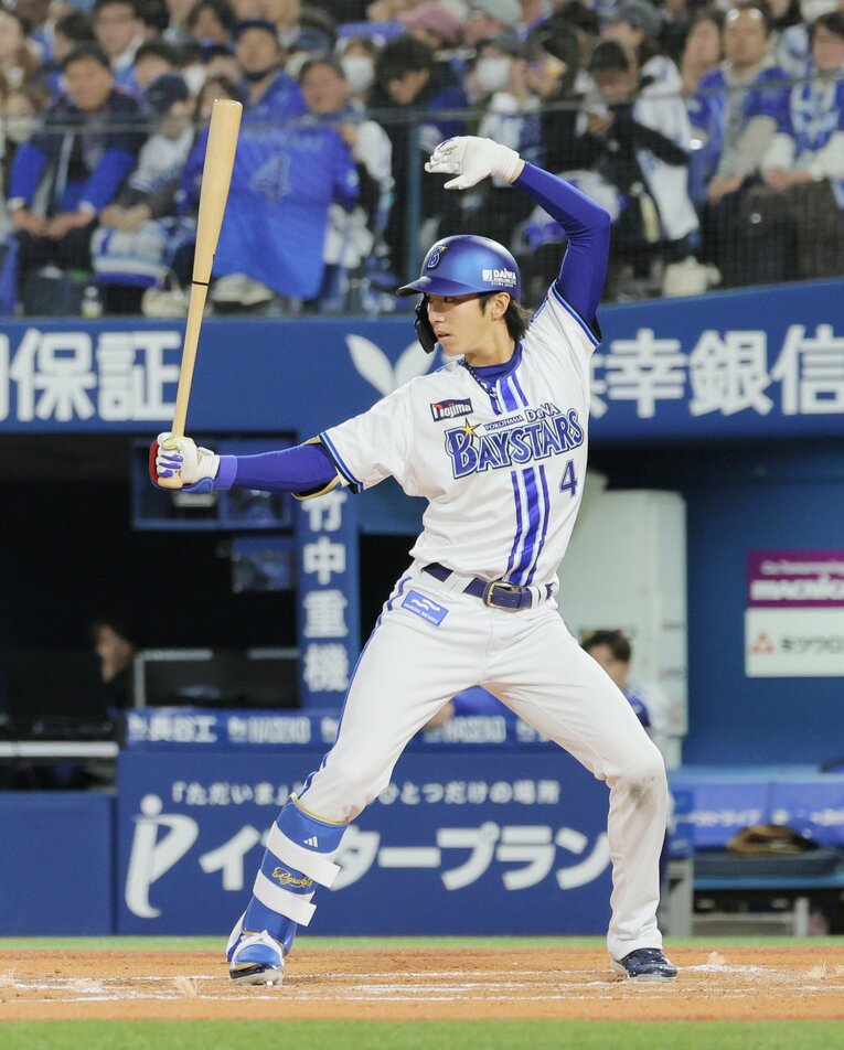 シーズン序盤は目覚ましい活躍を見せた度会。疲労が溜まる夏以降、どうなるか？　©JIJI PRESS