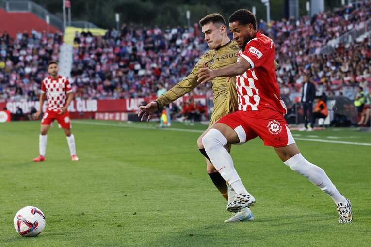 「久保建英に疲労感が…」日本代表で2万6000キロ移動の強行日程も「韓国人FWとユニ交換」ソシエダで途中出場、現地カメラマンが見た表情(7)