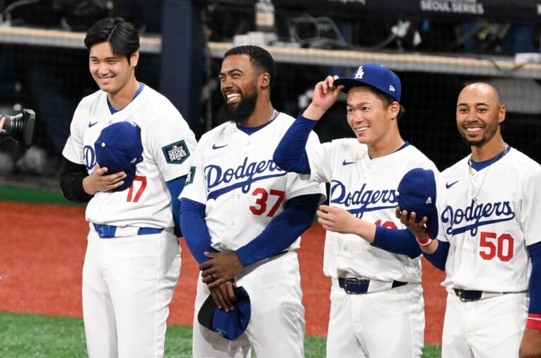 大谷翔平（一番左）は「後払い」のため、今季年俸で換算すると200万ドル（約3億円）。豪華メンバーが揃うも年俸はMLB全球団の中で9位に ／ photograph by Getty Images