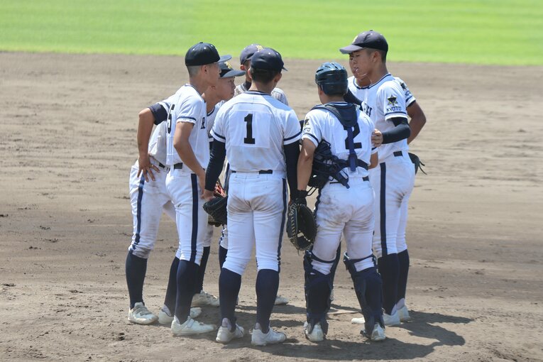 初戦ゆえのピンチもあったがしっかり勝ち切った洛星ナイン　©Fumi Sawai
