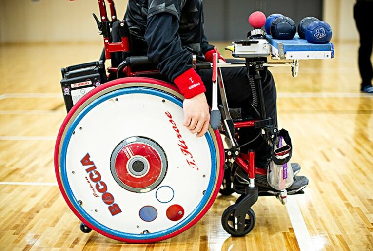 修造、ボッチャ・廣瀬隆喜に挑戦！振り子投法と、特注車いすの謎。(6)