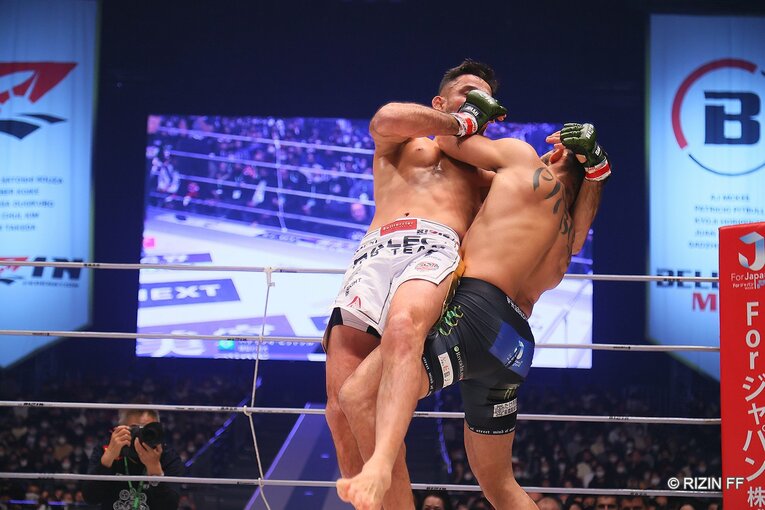 副将戦。クレベル・コイケvs.パトリシオ・ピットブル　©RIZIN FF