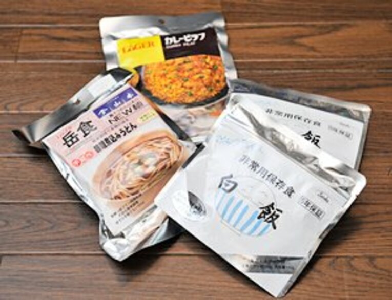 苦労して手に入れたアルファ米など