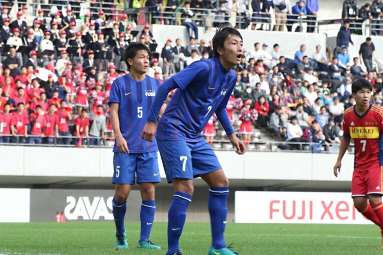 東京五輪世代の常連で、昨年はA代表デビューも飾っている杉岡（左）と原 ／ photograph by Takahito Ando