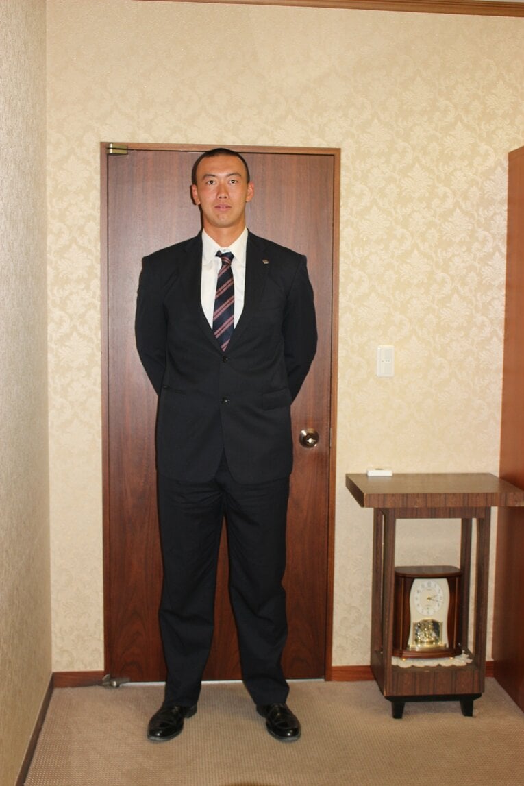 ドラフト会議の3時間前…身長196センチ、体重110キロ。伊勢のガリバーこと村田怜音　©Number Web