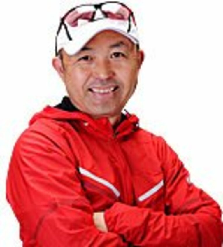 金哲彦
1964年福岡県生まれ。早稲田大学時代は箱根駅伝で活躍し、2度の優勝に貢献。リクルート入社後、'87年に別府大分毎日マラソンで3位入賞。フルのベストタイムは'92年東亜マラソンで記録した2時間11分48秒。現役引退後は、リクルートランニングクラブ監督を経て、現在NPO法人ニッポンランナーズ理事長。プロ・ランニングコーチとして幅広い層を指導する他、駅伝・マラソン中継の解説、執筆などでも活躍中。『体幹ランニング』（講談社）、『3時間台で完走するマラソン』（光文社新書）など著書多数。