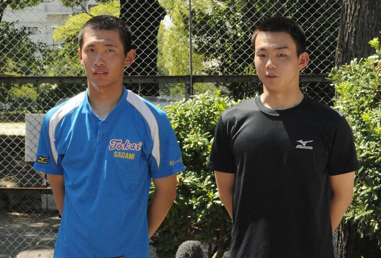 2015年夏、小笠原慎之介（写真右、東海大相模高）　©JIJI PRESS