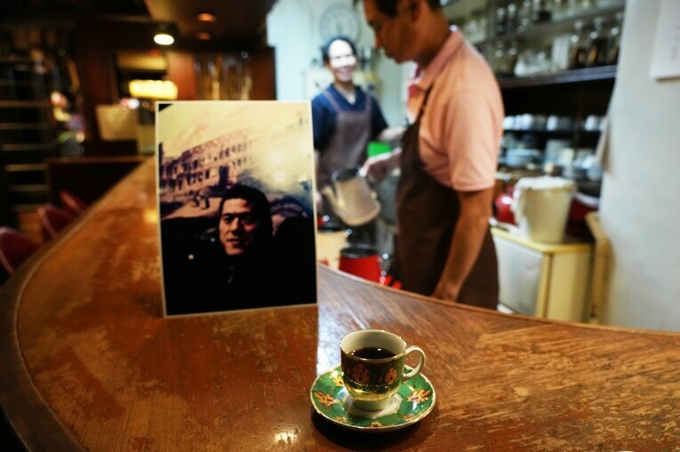 猪木が2杯目として好んだブラジルの古木（コボク）　©Essei Hara