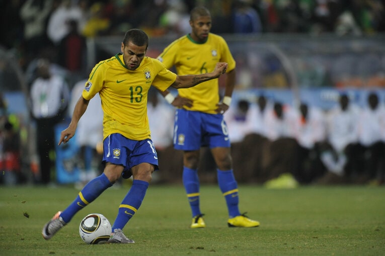 セレソンでのダニエウ・アウベス　©Takuya Sugiyama/JMPA