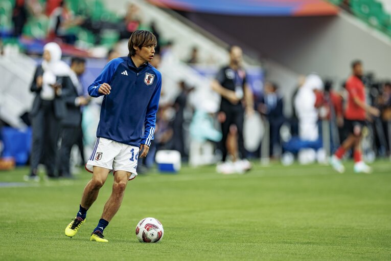 1月31日、バーレーン戦前にアップを行う伊東純也（1枚目／全5枚）©Kiichi Matsumoto