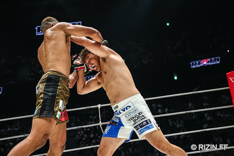 『RIZIN.54』エドポロキングvs.上田幹雄　©RIZIN FF