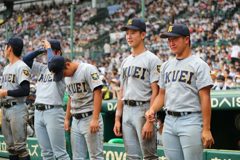 「青春ってすごく密」須江航監督の優勝スピーチを聞いて、感極まる仙台育英ナイン　©Hideki Sugiyama