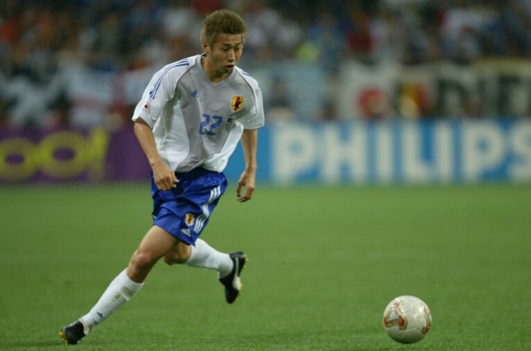 2002年日韓W杯でプレーする市川大祐。「電車に乗り遅れた」と詰るフィリップ・トルシエを振り向かせるためには、明確な結果が必要だった ／ photograph by JMPA