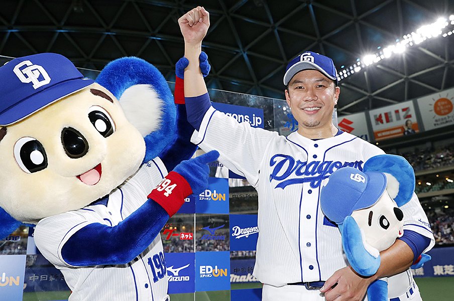 大野雄大と与田剛監督の絆。ノーヒットノーラン達成の裏側。<Number Web> photograph by Kyodo News