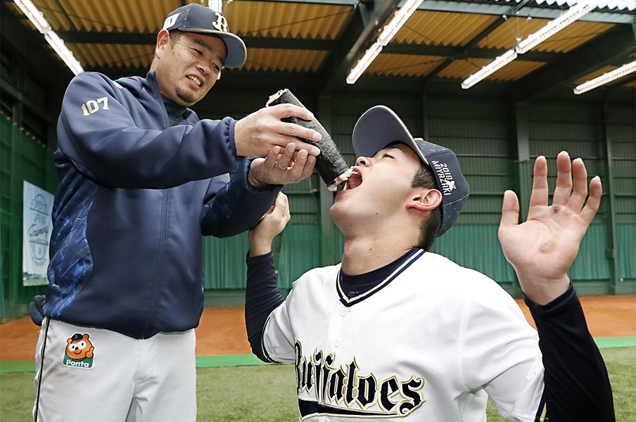 宮崎キャンプ巡りは野球の楽園。広島の庄司、SB中村宜、オリの2人。<Number Web> photograph by Kyodo News