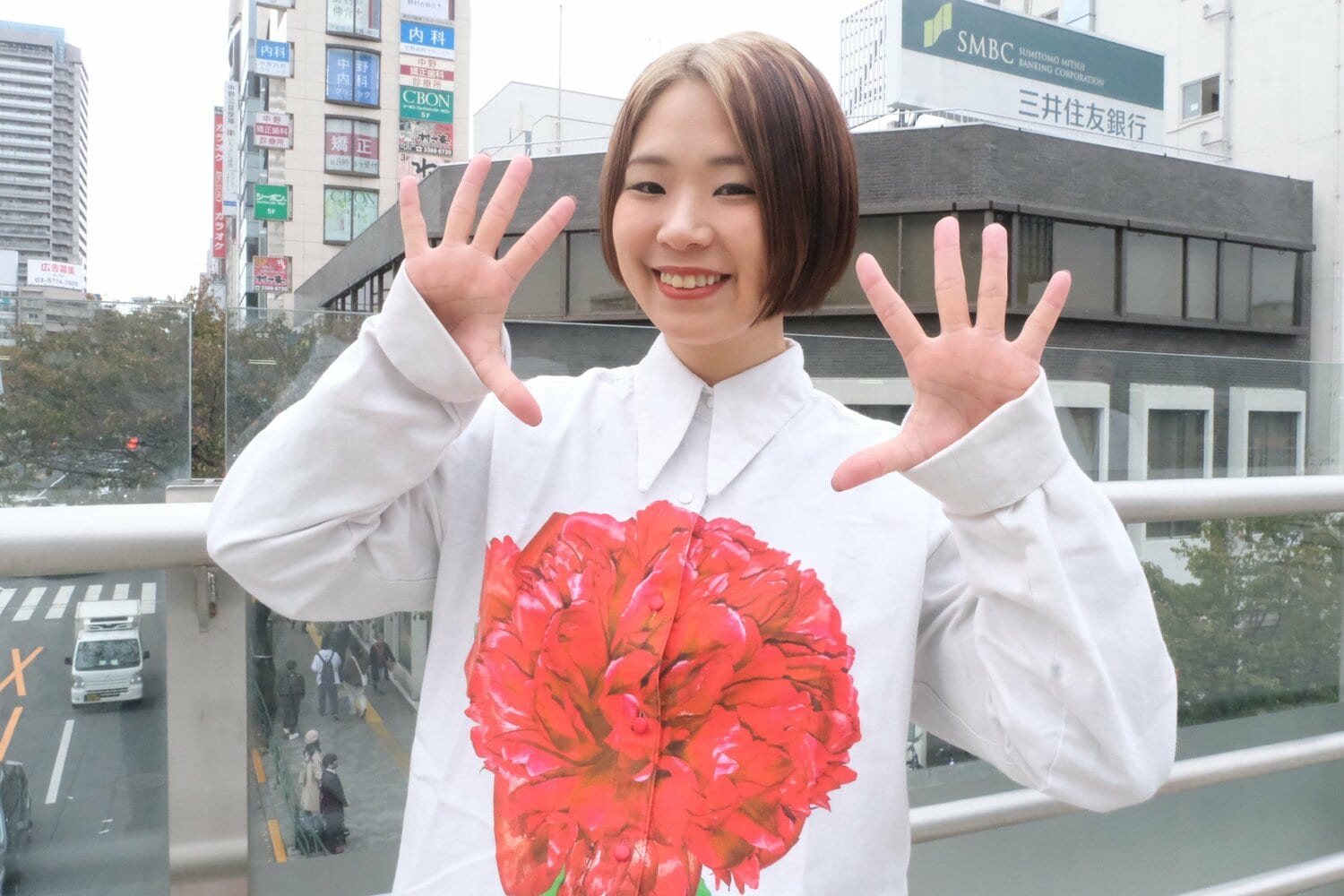 「ショウガールズ」のリーダーを務め、プロレスのリングアナとしても活動を続ける野中美智子　©Norihiro Hashimoto