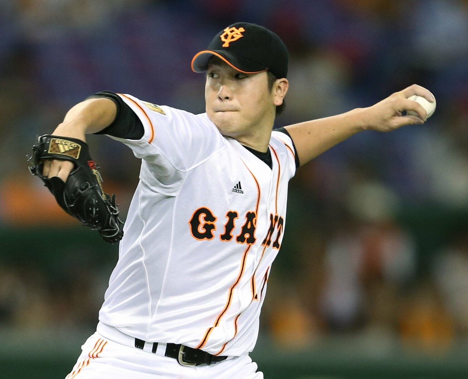 2014年6月、史上初の通算200ホールドを達成した山口鉄也　©JIJI PRESS