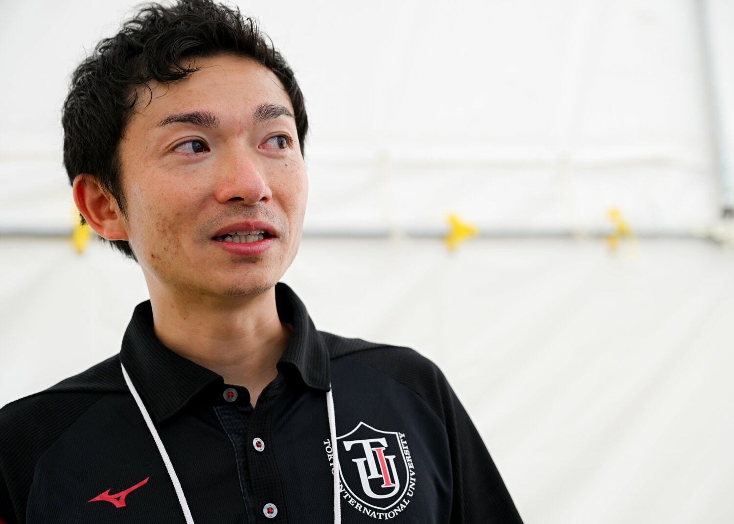 東国大を率いた中村勇太監督代行。4校の大激戦は、指揮官にとっても厳しい戦いとなった ©Nanae Suzuki