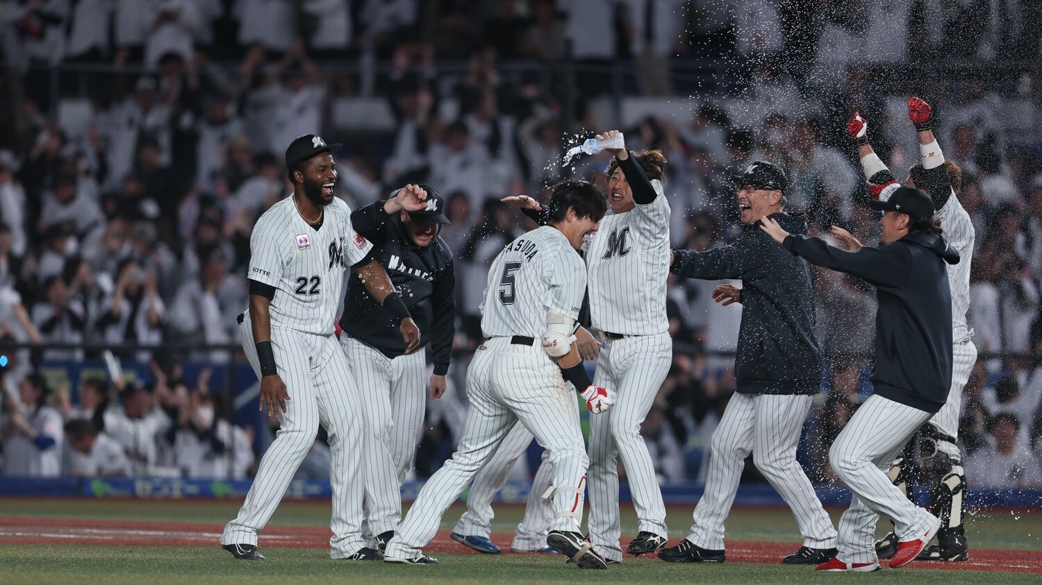 大逆転劇の勢いそのままに、18日からは京セラドームに乗り込む　©︎Chiba Lotte Marines
