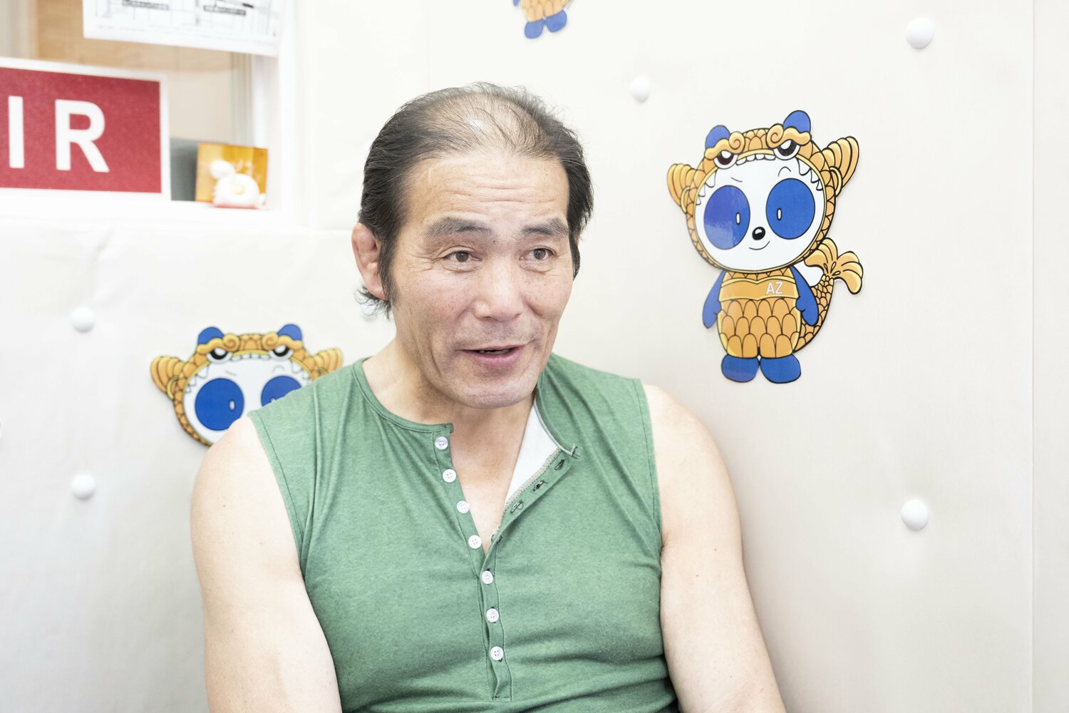 インタビューに答える現在の中西学さん