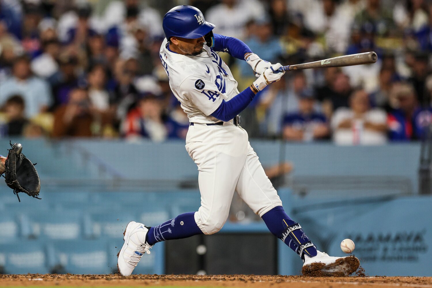 4試合の欠場後、骨折の影響を感じさせずいきなり2安打を放ったベッツ　©Getty Images