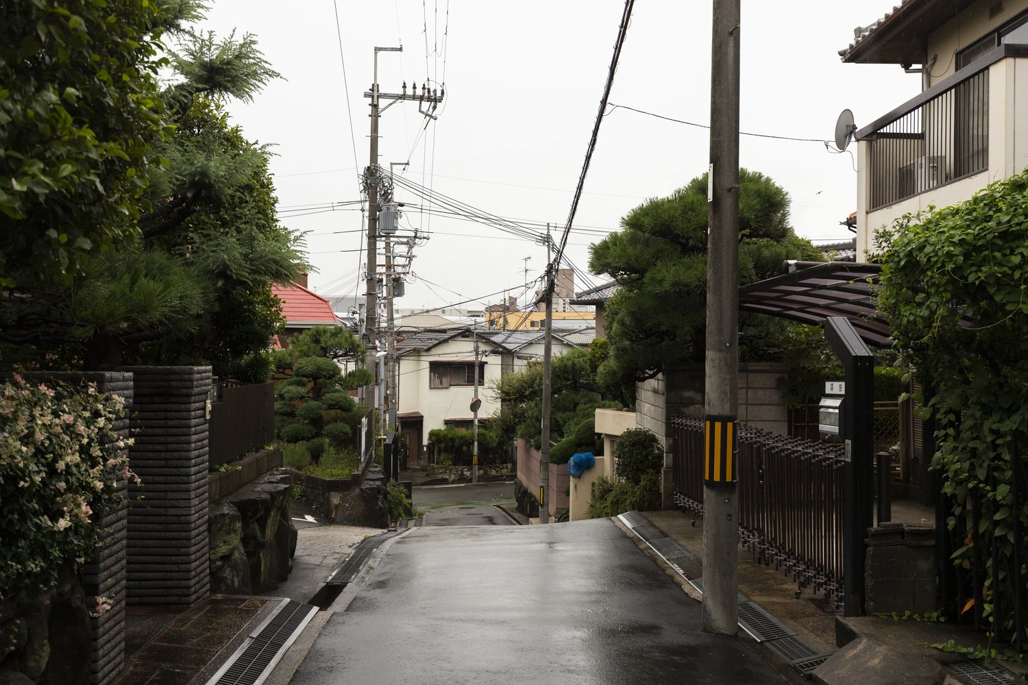 豊中運動場は豊中台地の突端にあった。今は台地の下へも住宅地が続く