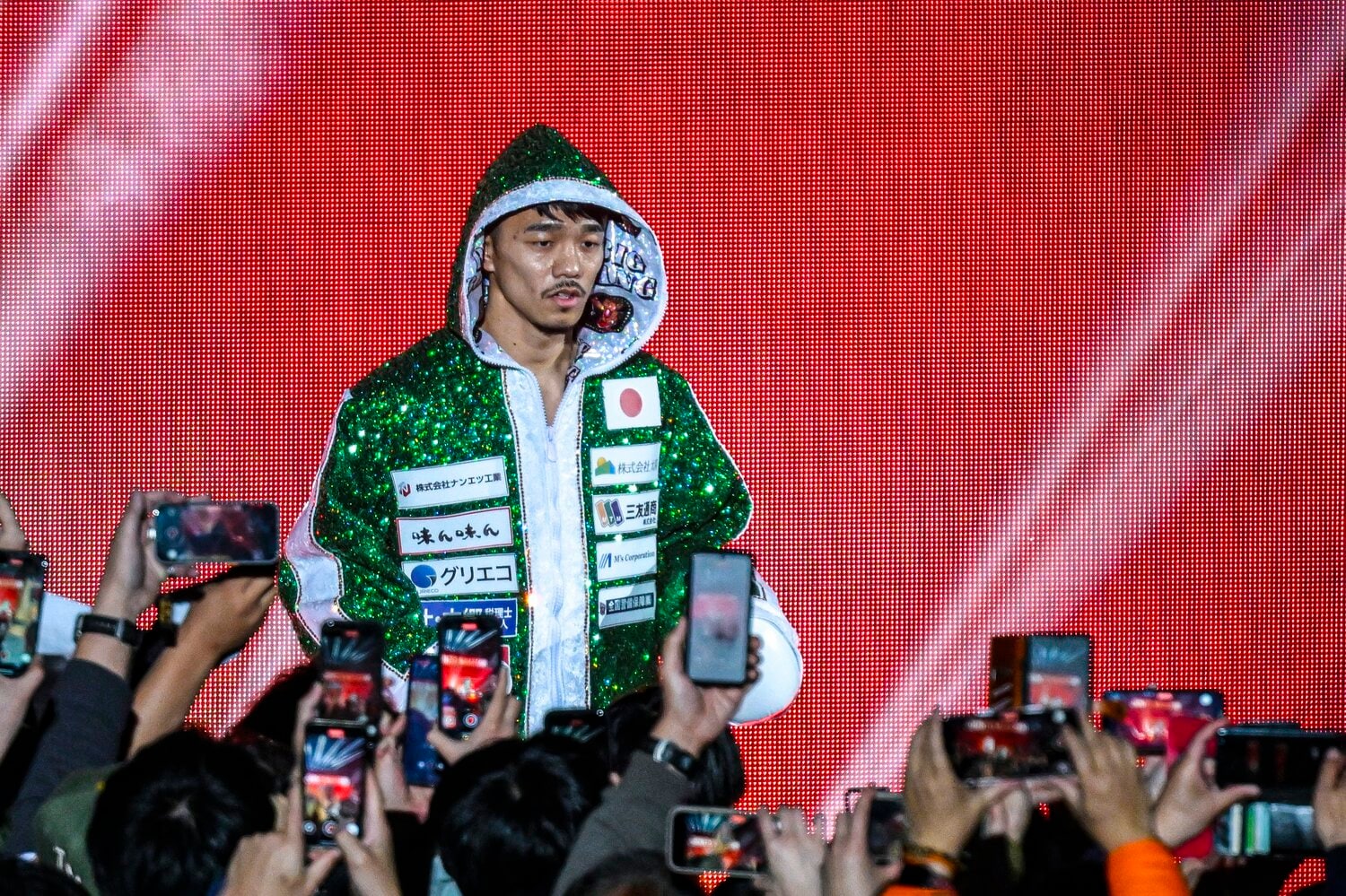 落ち着いた表情で入場する中谷潤人　©Takuya Sugiyama