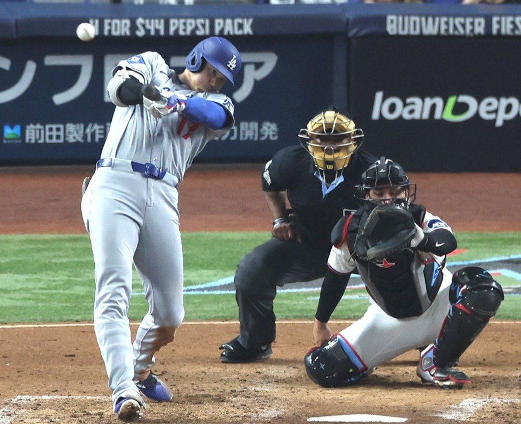 大谷が放った約190キロの弾丸ライナー弾　©JIJI PRESS