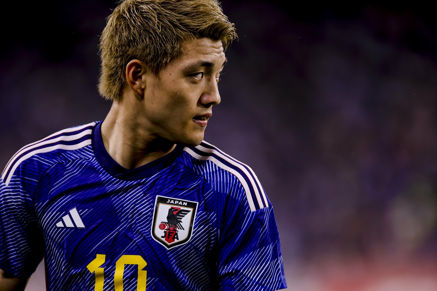 今シリーズから10番をまとった堂安 ©Kiichi Matsumoto