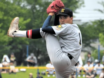 「ピッチャー歴たった1年、甲子園出場ゼロなのに…」オリックス3位指名のウラ側…193cm山口廉王（仙台育英高）とは何者か？ 監督は「ドラ1候補でもおかしくなかった」＜Number Web＞ photograph by Asahi Shimbun