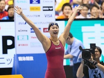 金藤理絵の8年間が込められた泳ぎ。競泳日本選手権を象徴する涙と笑顔。＜Number Web＞ photograph by YUTAKA/AFLO SPORT