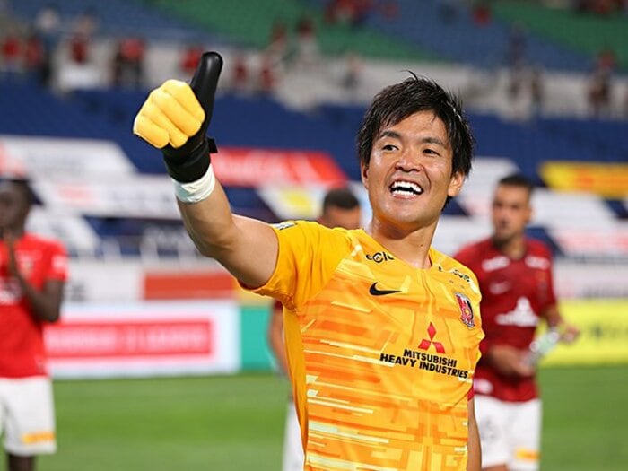 西川周作「40歳までプレー＆楢崎超え」 “キックの先駆者”の若手GKへの闘志と金言＜Number Web＞ photograph by J.LEAGUE