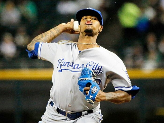 フェルナンデスとベンチュラ。若い速球投手の事故死を悼む。＜Number Web＞ photograph by Getty Images