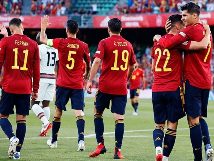 “日本代表が狙うべきスペインの急所”はどこ？ ブスケッツやアセンシオ健在、17歳ガビ急成長で分厚すぎる選手層だが…〈撮影者の証言〉＜Number Web＞ photograph by Daisuke Nakashima