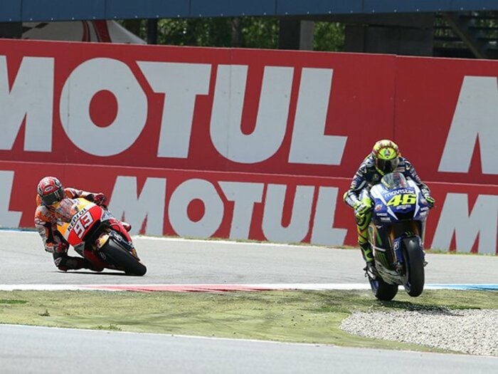 偉大な王者・ロッシが編み出した“接触”という名の奇想天外な戦術。＜Number Web＞ photograph by Satoshi Endo