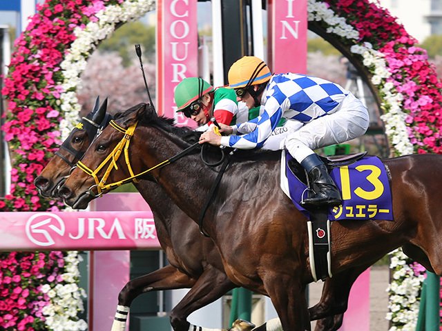 桜花賞馬ジュエラーは「ぼくの家族」。デムーロが果たした3世代GI制覇
