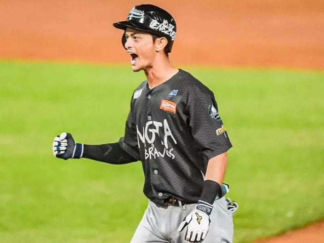 DeNA戦力外→MLBキャンプ招待、乙坂智29歳が語る“中南米からの逆転秘話”「（41盗塁は）人生かかっているから足も速くなります（笑）」 - プロ野球  - Number Web - ナンバー