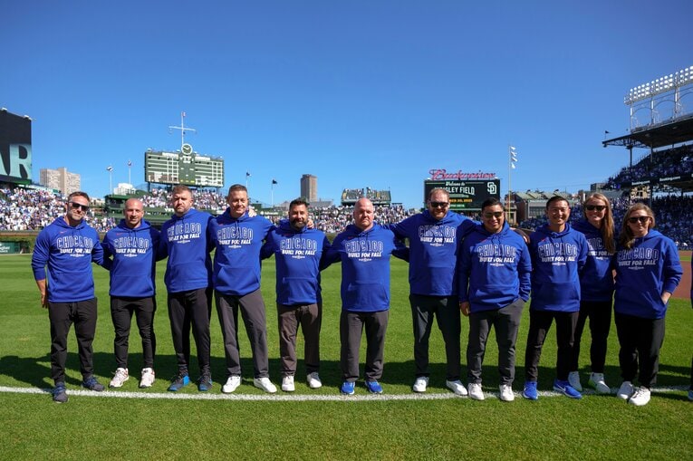 カブスの一員として5年ぶりのポストシーズン進出に貢献した中田史弥トレーナー（右から3番目、写真＝本人提供）