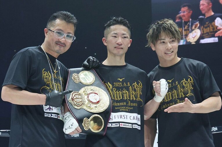 弟・井上拓真の世界王者獲得を喜ぶ井上尚弥 ／ photograph by JIJI PRESS
