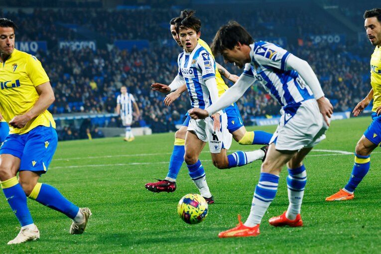 「久保建英と名手シルバの相性が抜群」な決定的瞬間…“90＋11分フル出場”を撮って感じるソシエダ監督の「クボへの高い信頼」(41)