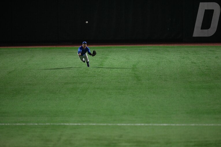 日本シリーズ第3戦、桑原将志の神ダイブからのスーパーキャッチの瞬間（1枚目／全5枚中）©︎Nanae Suzuki