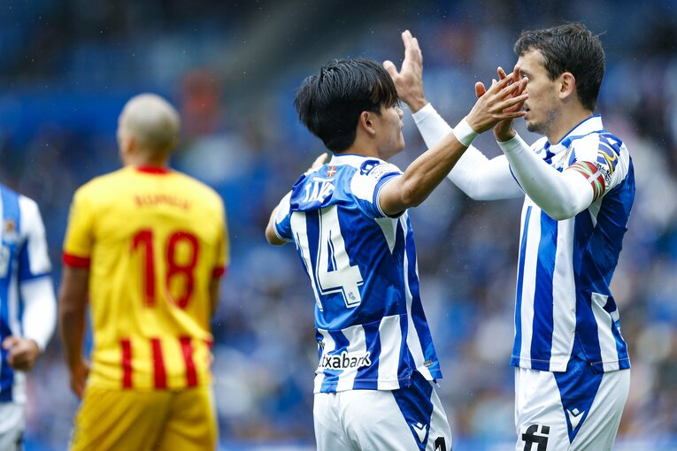 久保建英PK獲得＋シルバに絶妙アシストもドローに落胆　だが翌朝「クボ表紙の新聞」を持った地元のおじさんが…カメラマンは見た(10)