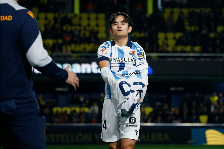 25番のユニホームを脱ぐとその下にもユニホーム　©Daisuke Nakashima