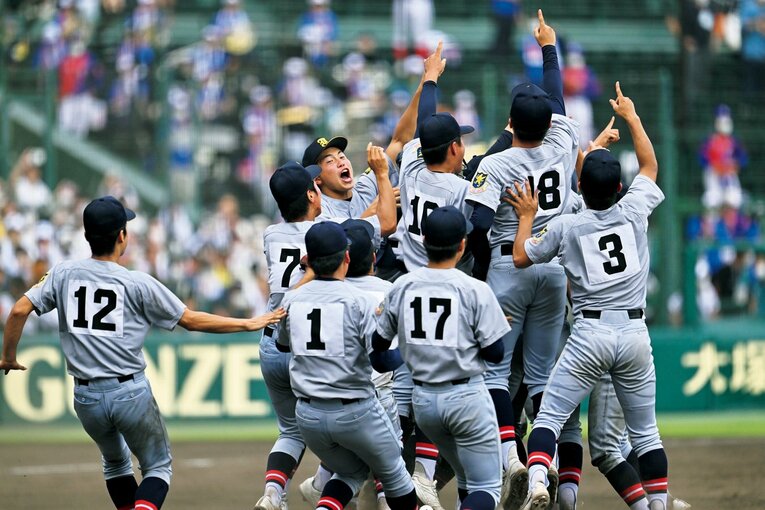 昨夏、仙台育英は東北勢初の全国制覇。須江監督就任５年目で待望の「白河の関超え」を果たした ©︎Hideki Sugiyama