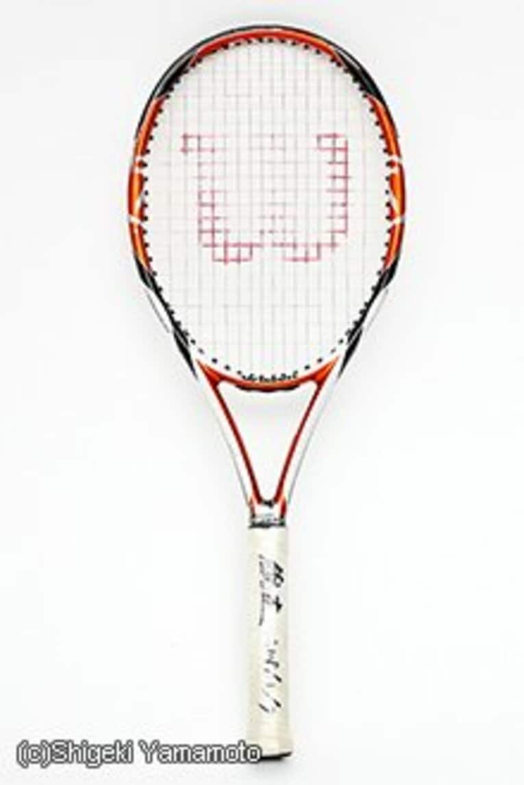 [K] TOUR（ケー・ツアー）
・使用時の年齢 18～19歳（2008～2009年）
・使用時の主な戦績 2008年、デルレイビーチ国際選手権でATPツアー初優勝。2008年、全米オープンで当時世界ランク4位のフェレールを破り、日本男子として71年ぶりにベスト16入り。2008年のATPワールドツアー最優秀新人賞を受賞
・素材 カロファイト・ブラック＋ハイモジュラス・グラファイト＋ケブラー
・全長 27.25インチ　重量 288g平均（一般市販モデルの場合）
・フェイス面積 95平方インチ
・販売当時の定価33000円  