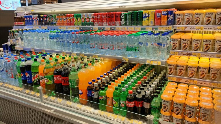 モール内の飲み物コーナー　©Junsei Chida