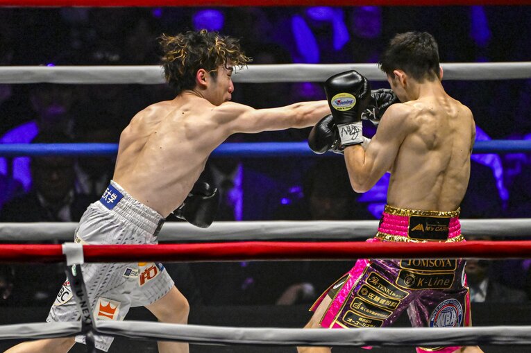 寺地拳四朗vs.ユーリ阿久井政悟。3月13日、両国国技館　©Takuya Sugiyama